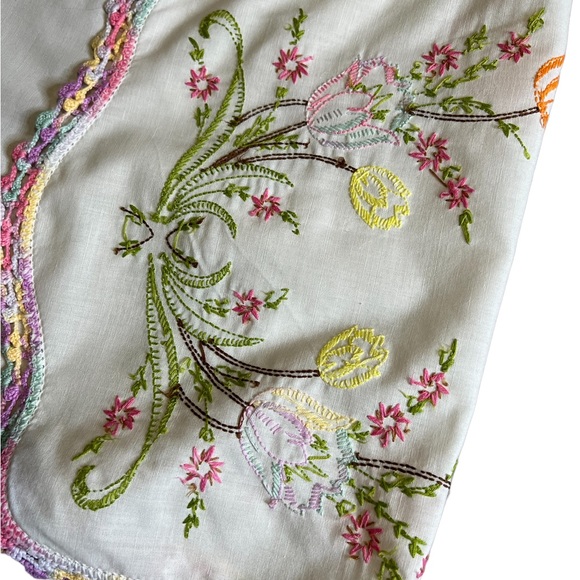 Vintage Hand Embroidered Cotton Table Runner - Picture 4 of 6